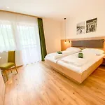 Starchlhof Hotell 3*