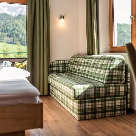 Starchlhof 3*